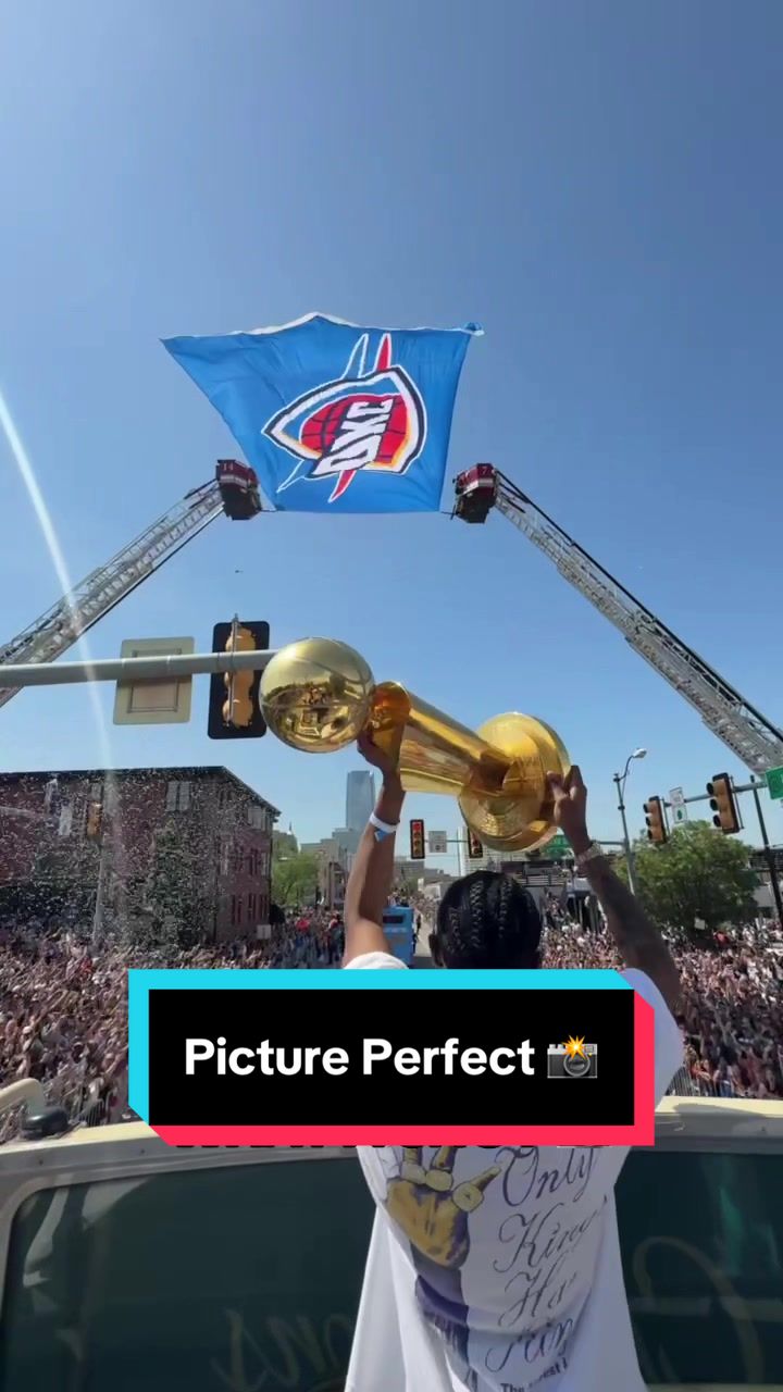 This angle, the flag, JDub, and @The Larry O’Brien Trophy is PERFECTION 🔥🏆 