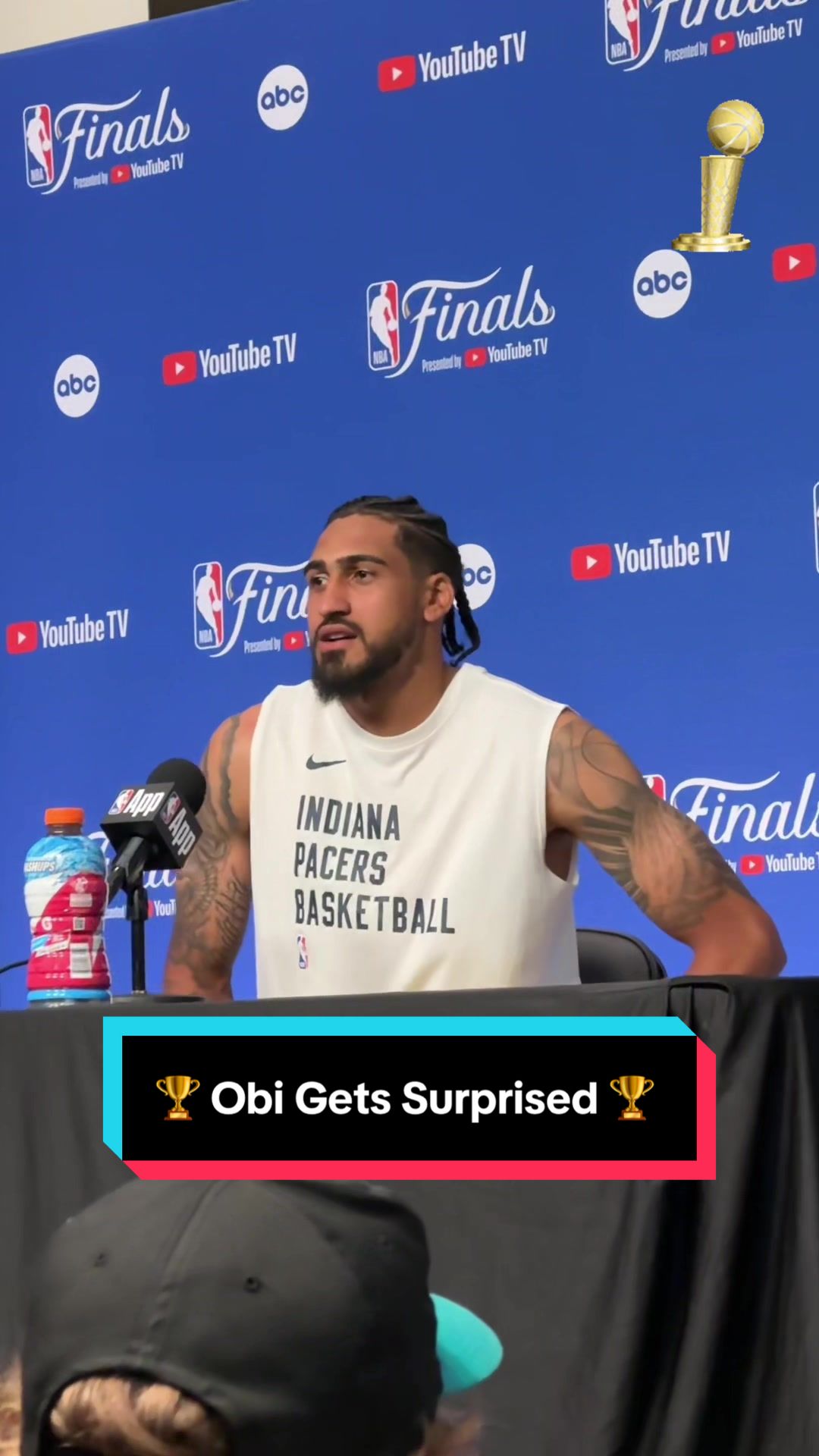 Obi couldn’t believe how filled the press conference room was 😂 