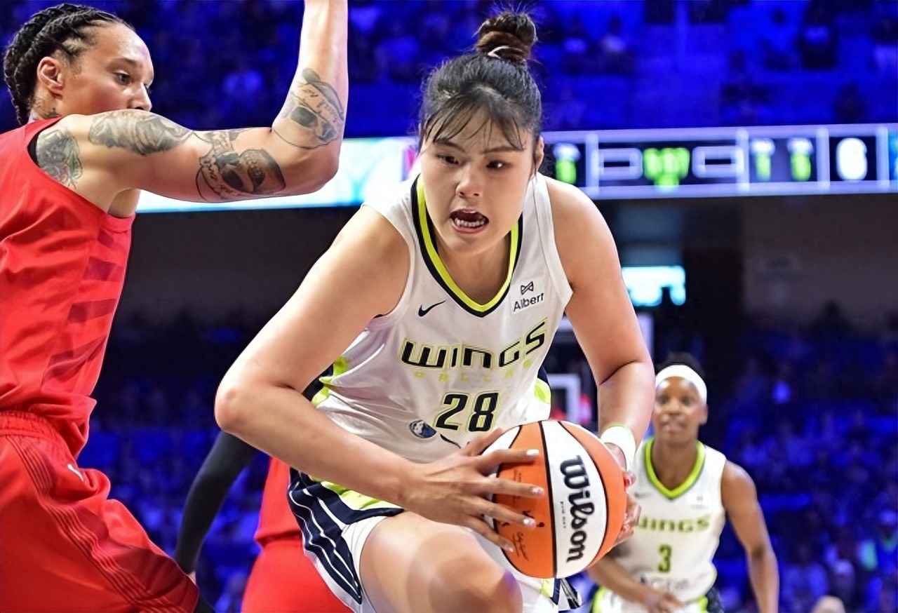 Li Yueru responded with 10 points and 15 rebounds: Facing off against Griner inspires me, and I have mutual trust with my coach.