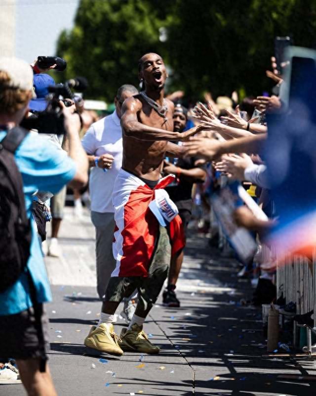 The high temperatures made the championship parade even more exciting! Alexander celebrated shirtless, raising his glass as Thunder fans chanted MVP.