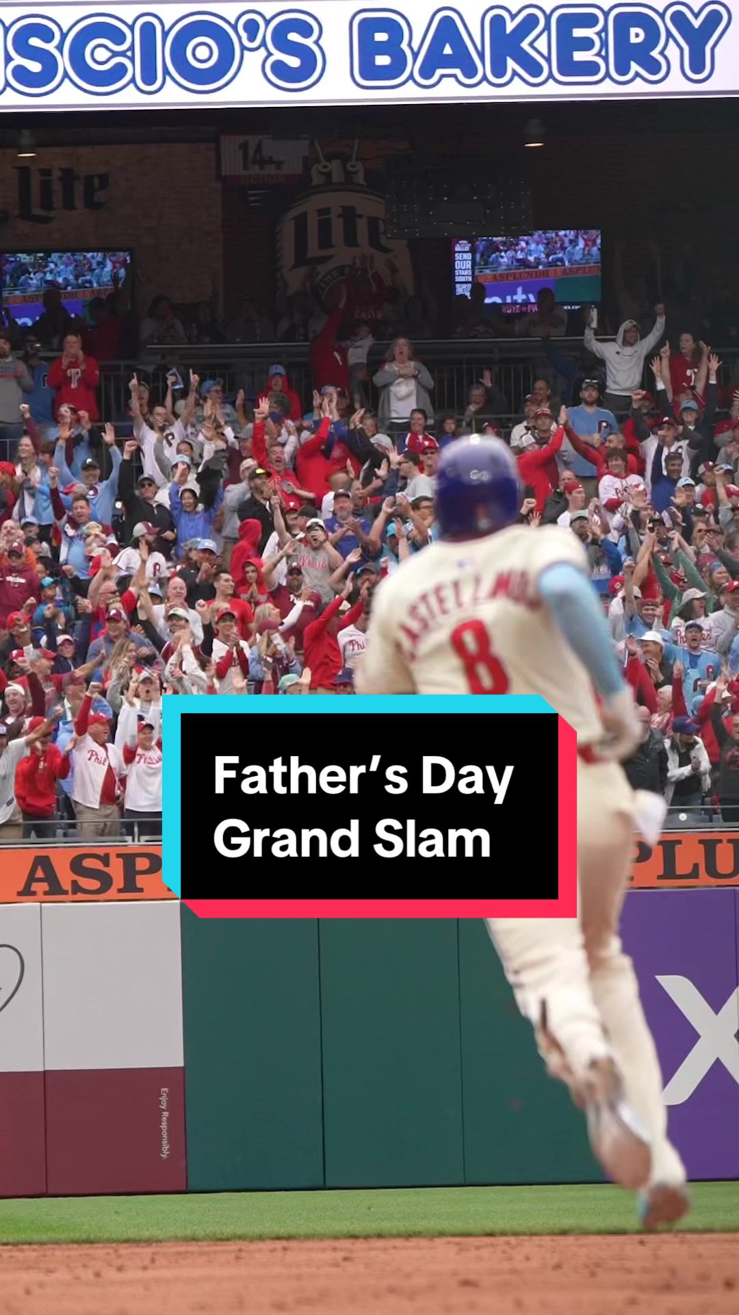 Nick Castellanos busts this game WIDE OPEN with a GRAND SLAM 😮‍💨 