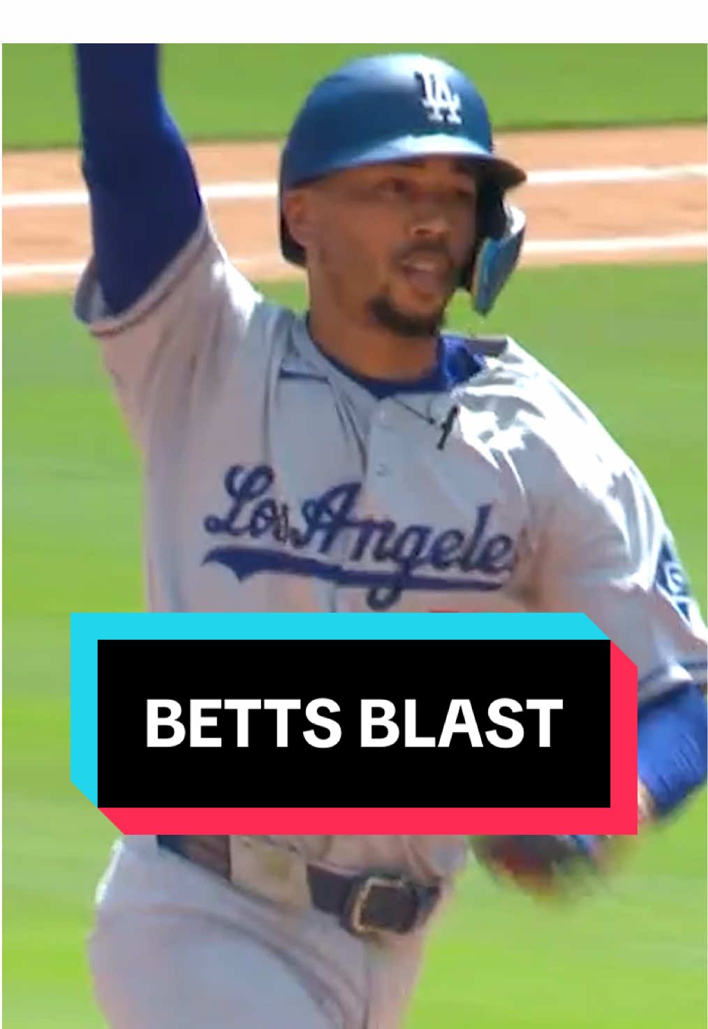 Mookie extends the Dodgers lead! 