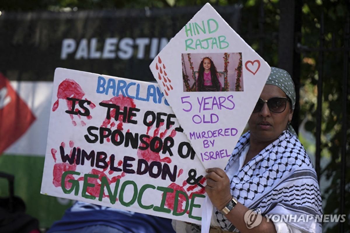 More attention-grabbing than the match results! An &#34;anti-Israel&#34; protest held outside the 2025 Wimbledon venue