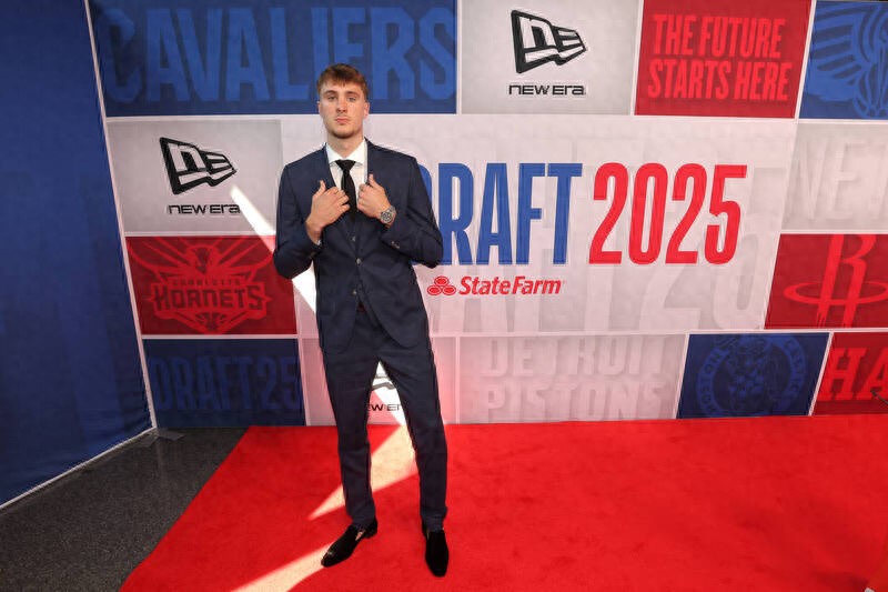 The talented forward Cooper Flagg has undoubtedly become the first overall pick in the 2025 NBA Draft, forming a new trio for the Mavericks.