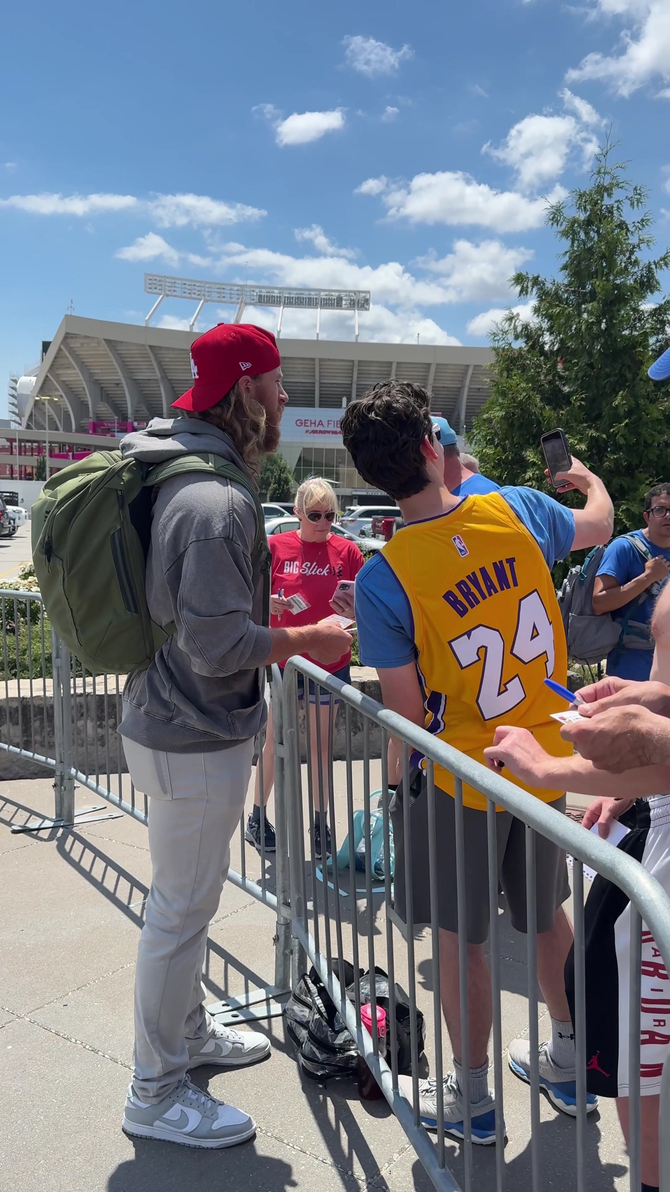 Michael stopping to sign for fans. ✍️ 