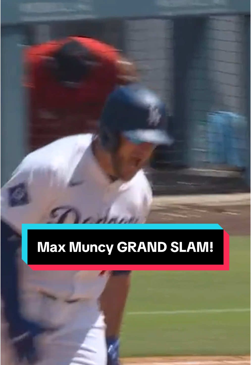 His 200th HR as a Dodger is a go-ahead GRAND slam 🫨 