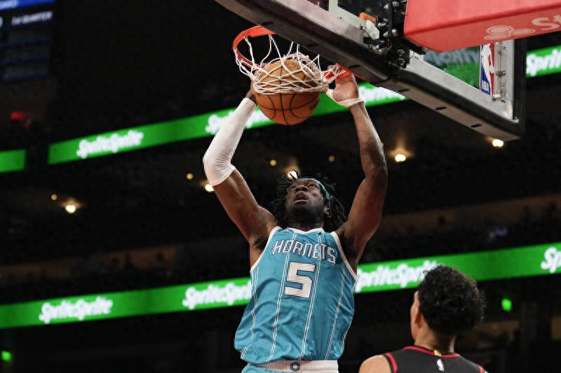 The NBA Suns traded two first-round picks to acquire quality center Mark Williams from the Hornets, who was previously returned by the Lakers.