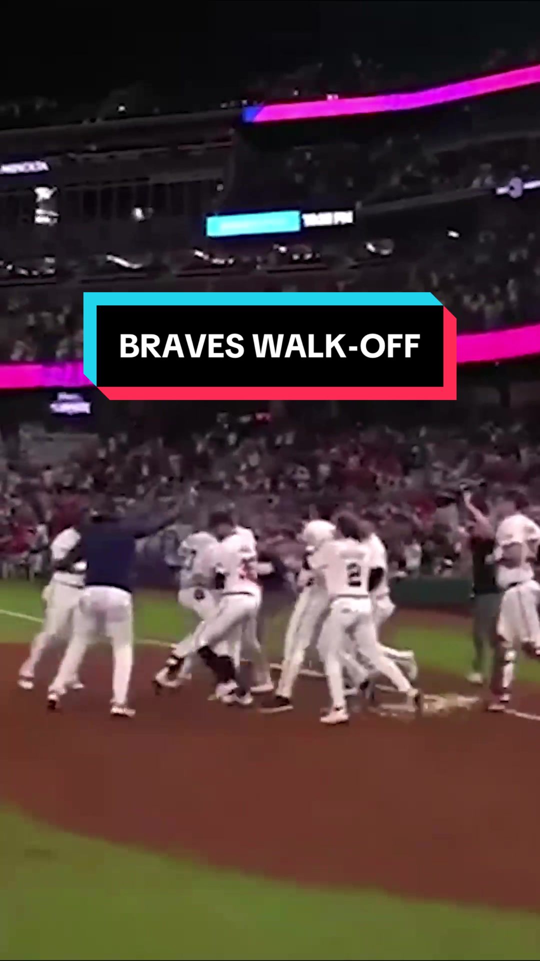 Austin Riley comes up clutch! 👏 