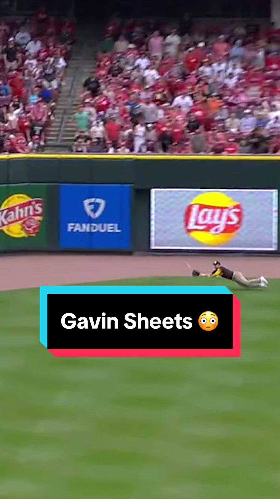 Might’ve lost his sunglasses, but he didn’t lose the baseball 💪 